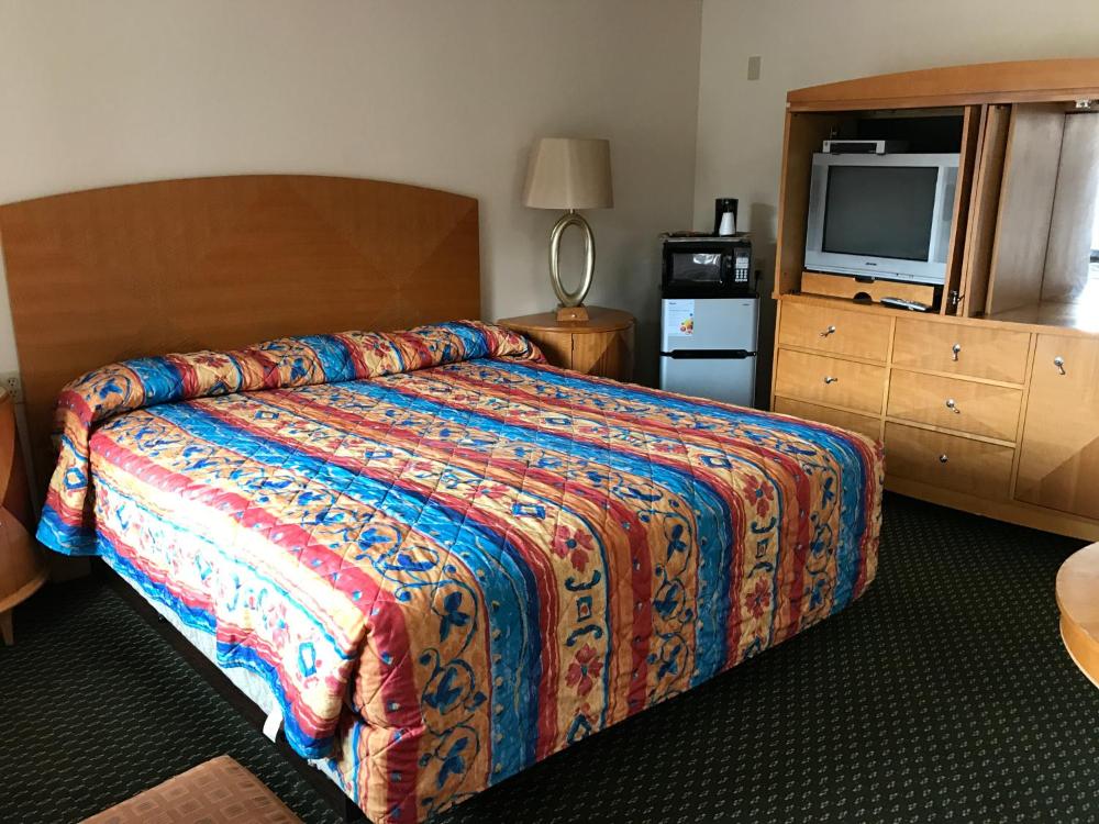 Suite with Hot Tub interior